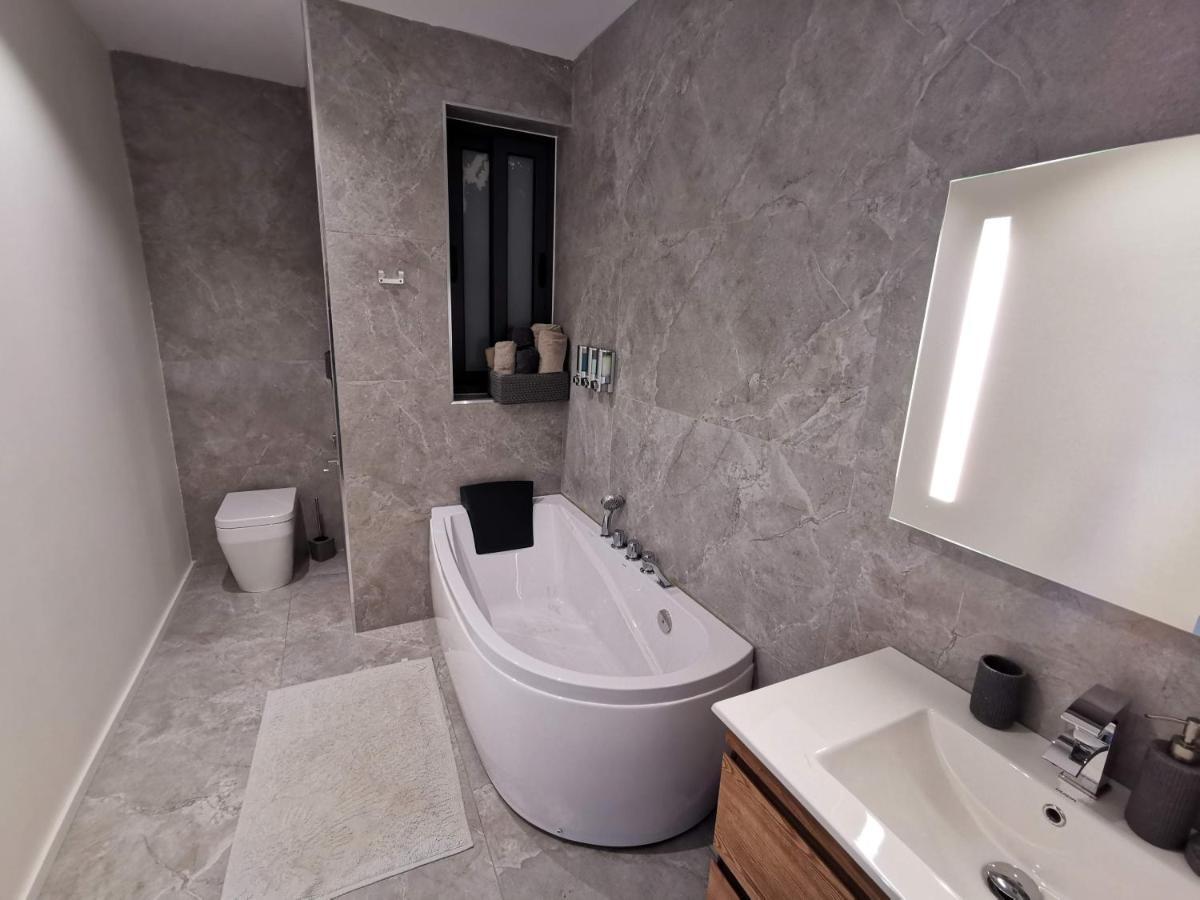 Duplex Maisonette With Heated P-Pool And Jacuzzi Saint Julian's Exterior foto