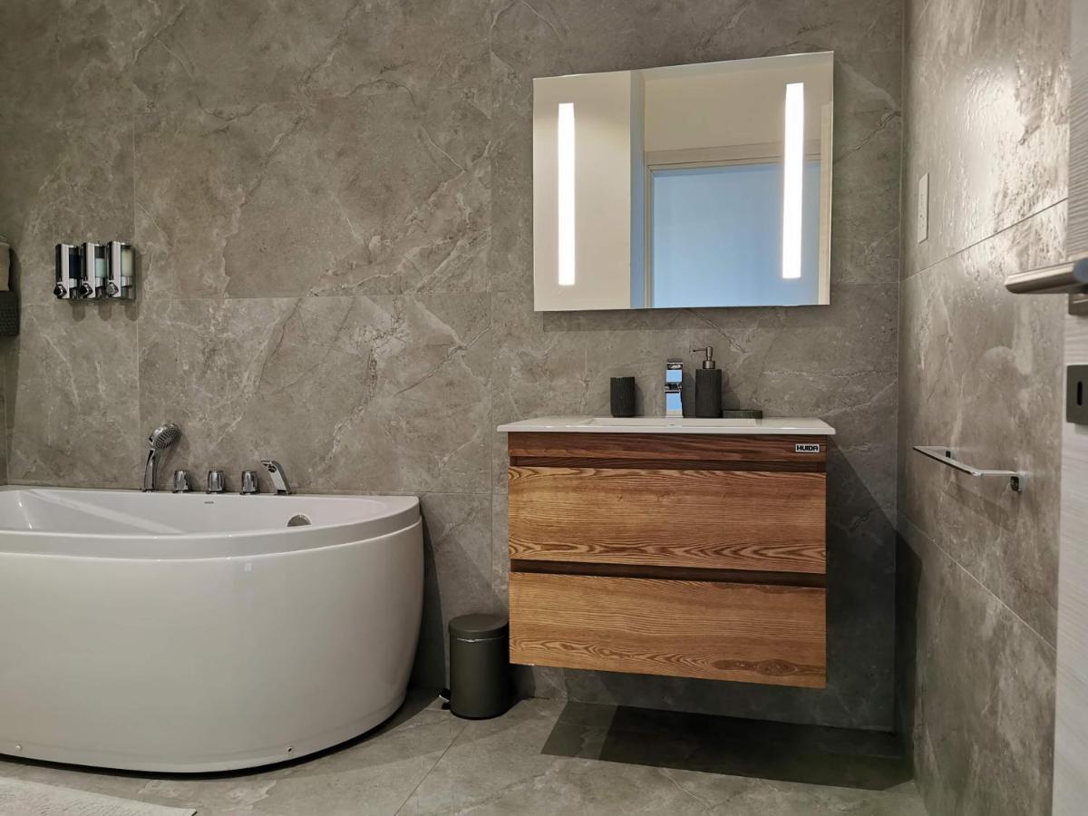 Duplex Maisonette With Heated P-Pool And Jacuzzi Saint Julian's Exterior foto